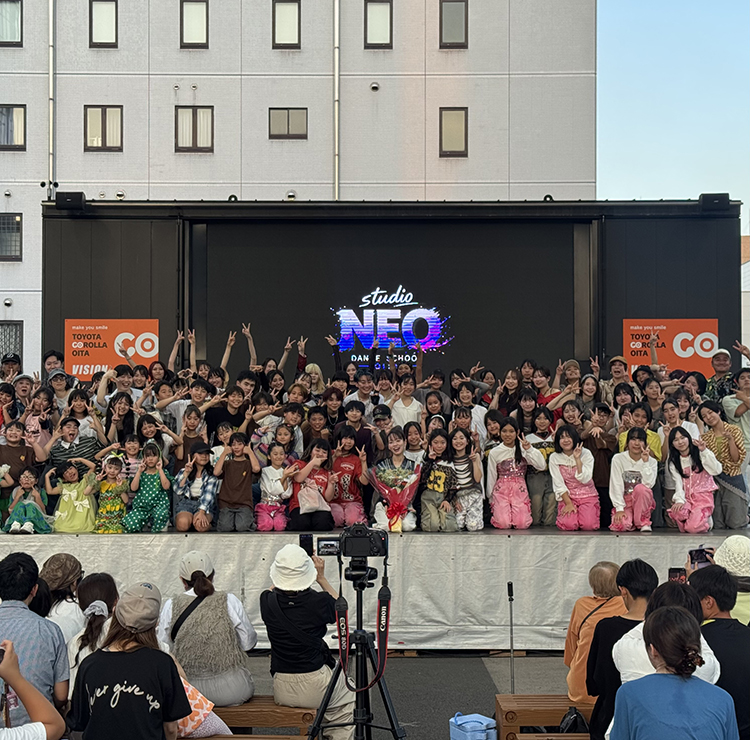 技術だけではなく、生徒や保護者様とのコミニュケーションを大切にし「大分一笑顔のダンス教室」を目指します。
